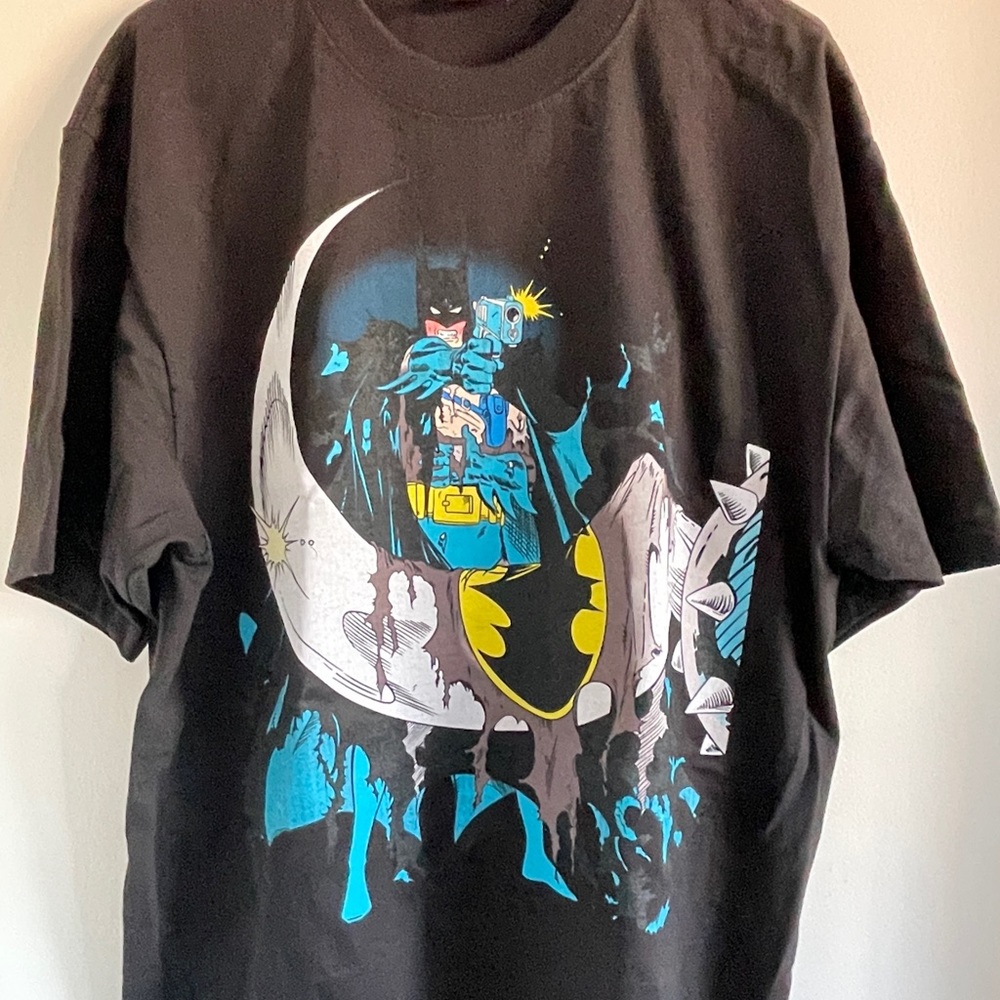NEW LARGE Mask and Disguise YEAR 2 BATMAN GUN black t shirt DC Comics graphic t